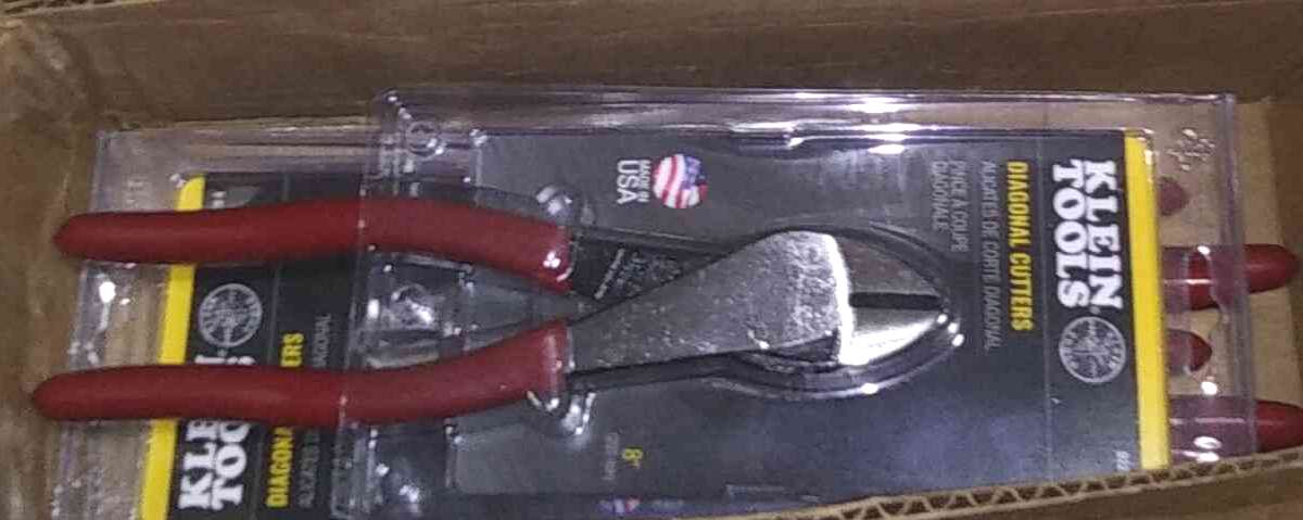 KLEIN TOOLS D213-9NE Pliers, 9-3/8 Inch Side Cutters, High Leverage Linesman Pliers Cut Copper, Aluminum and other Soft Metals, In Stock