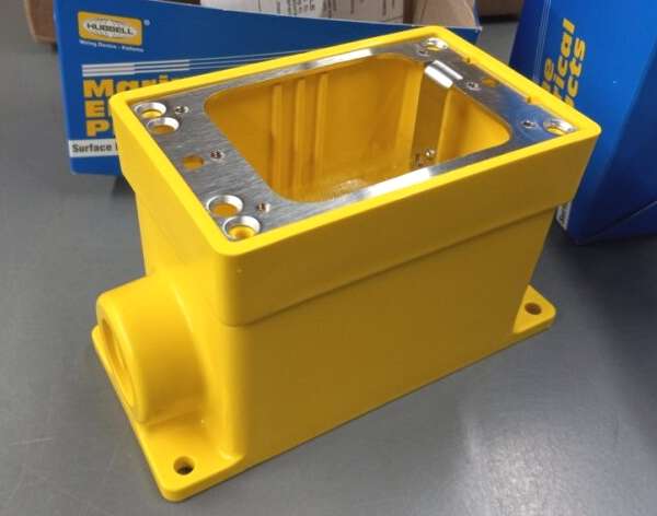 HUBBELL WIRING DEVICE-KELLEMS HBL60CM83A, FD Box, 3/4 Inch, NPT, Yellow,  Accepts 1-Gang 50A, Watertight Series, Product In Stock